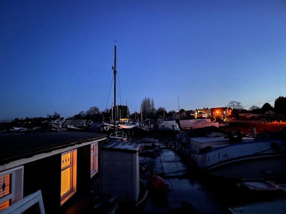 Toosey Lass - St Osyth Creek Saint Osyth Exterior photo